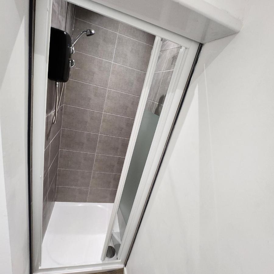 Comfy Diamond Ensuite Room Maidstone With Free Parking And Speedy Wifi Екстер'єр фото