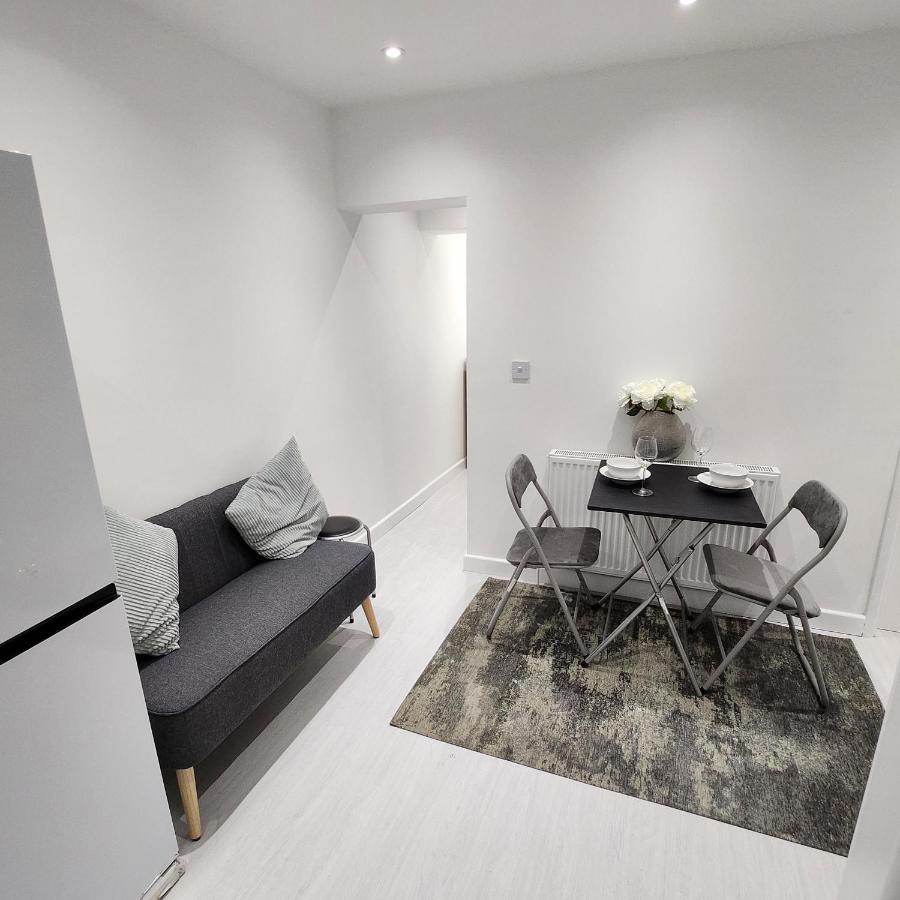 Comfy Diamond Ensuite Room Maidstone With Free Parking And Speedy Wifi Екстер'єр фото